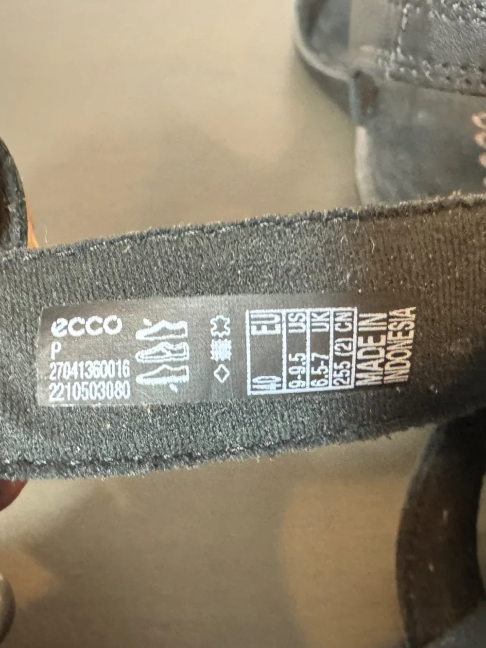 Ecco Flash T-Strap Sandal, Black & Grey EU 40 - US 9-9.5